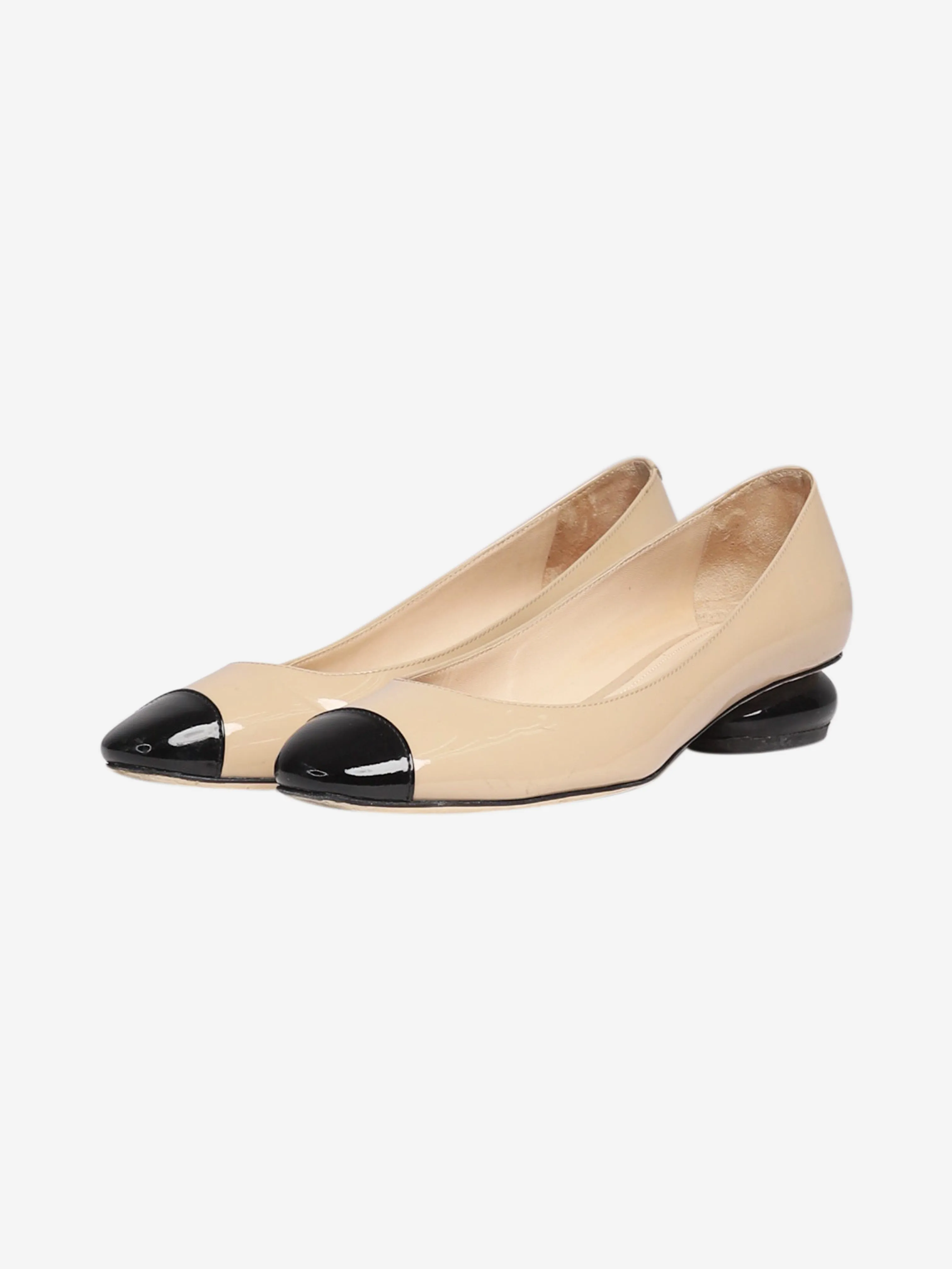 Beige patent leather low-heel pumps - size EU 37