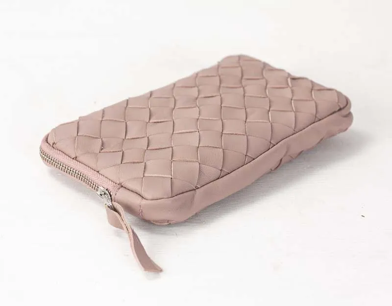 Chloe clutch wallet - Beige pink handwoven leather