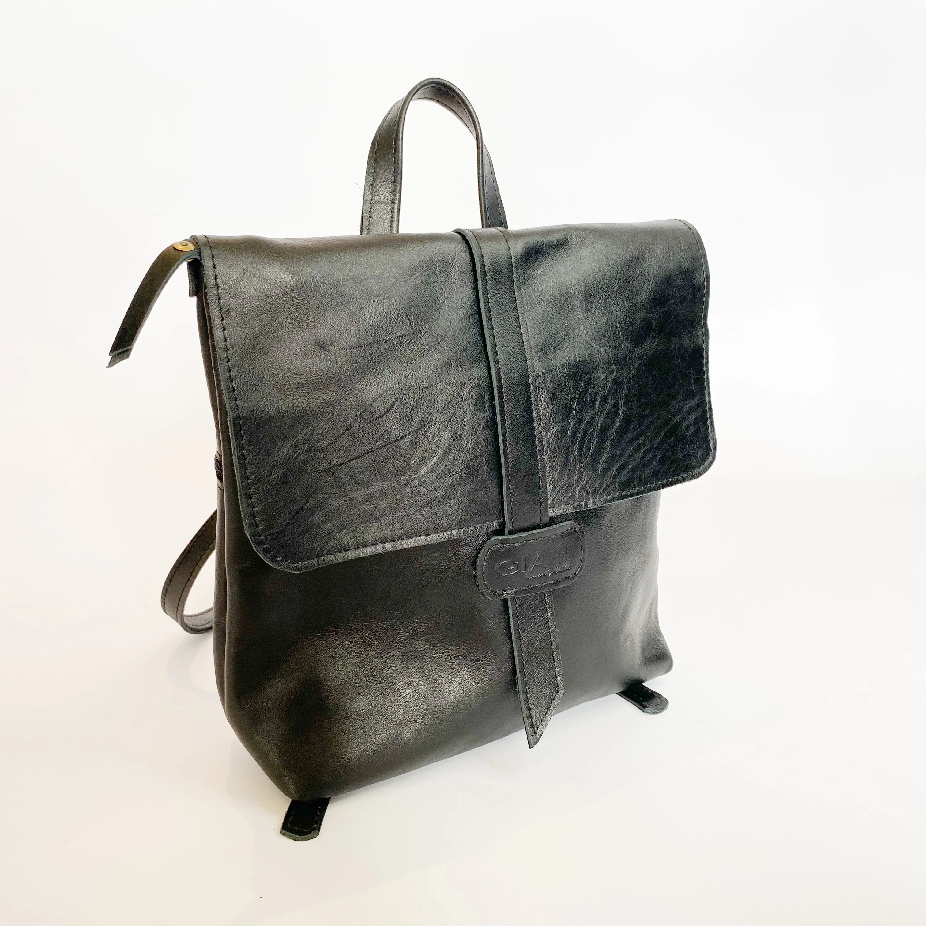 Gia black leather napsack