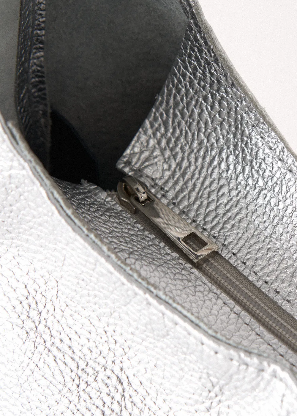 SLOUCH METALLIC LEATHER BAG - SILVER